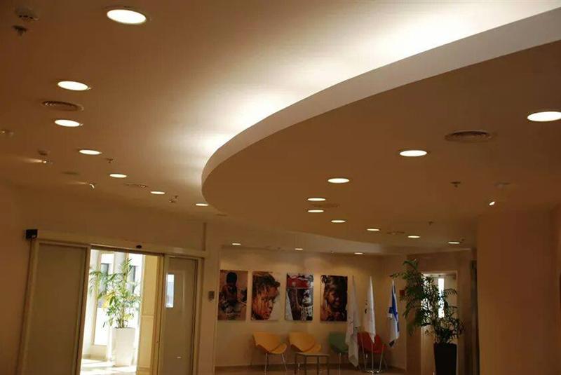 קונסטרוקציית תאורה מעוגלת בגבס