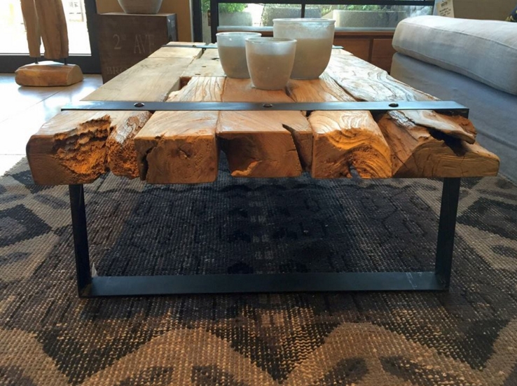 שולחן לסלון עשוי עץ טבעי