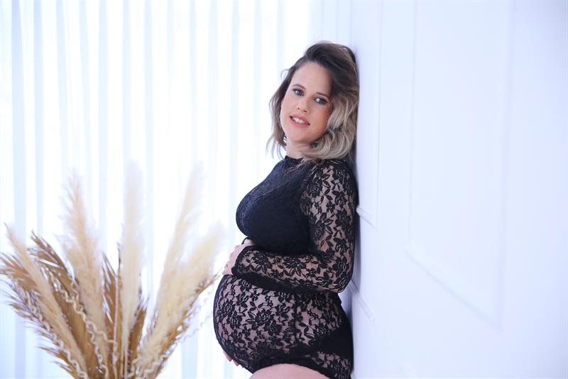 צילומי הריון בסטודיו