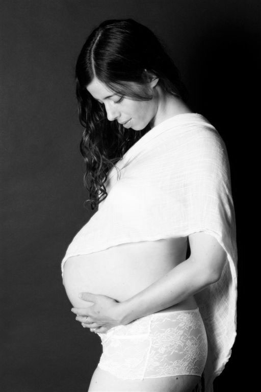 בצלם אשה - צילומי הריון
