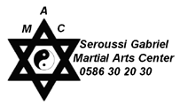 לוגו של M.A.C martial arts center